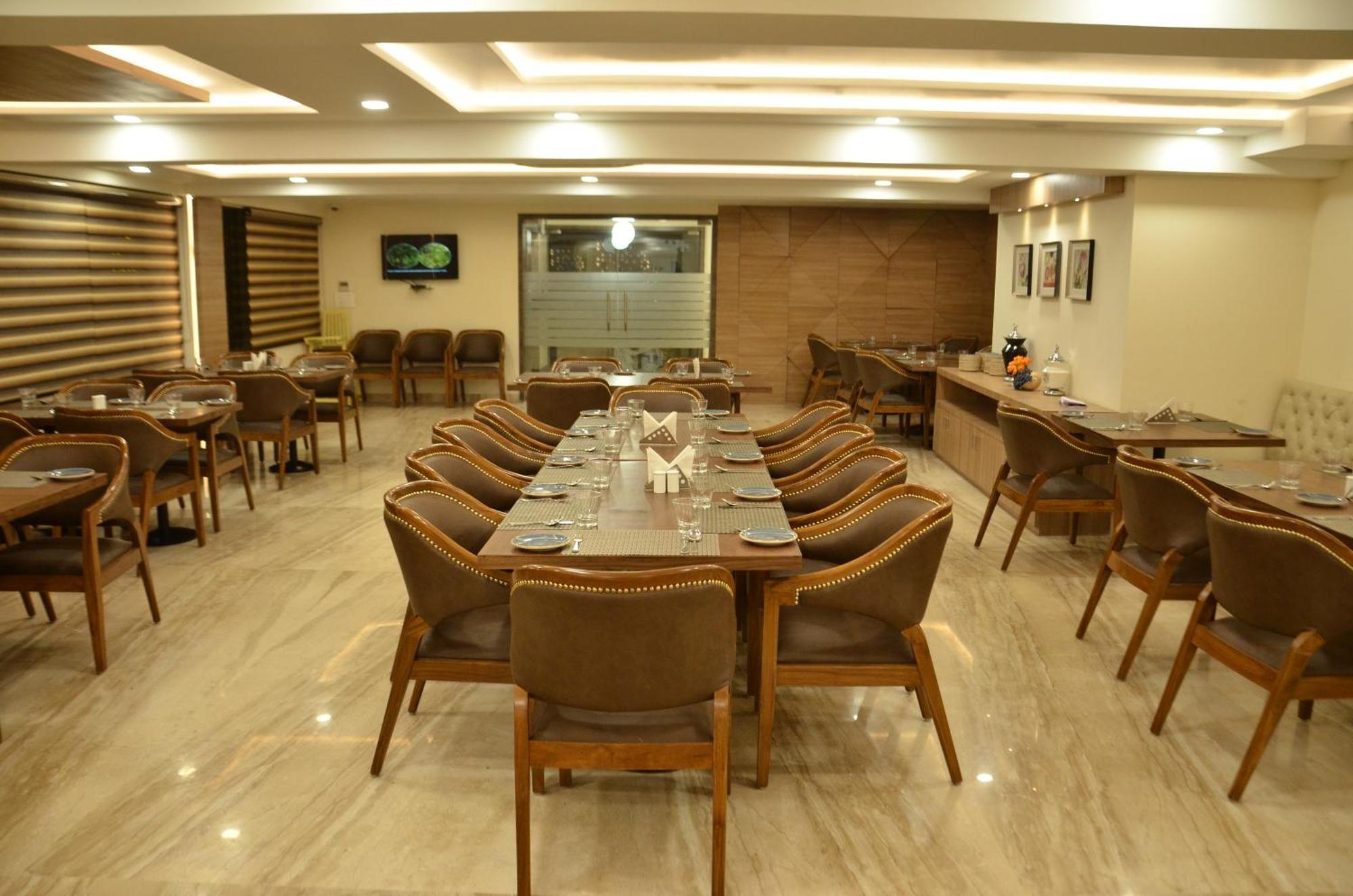 The Ved Mantra Hotel Gwalior Exterior photo