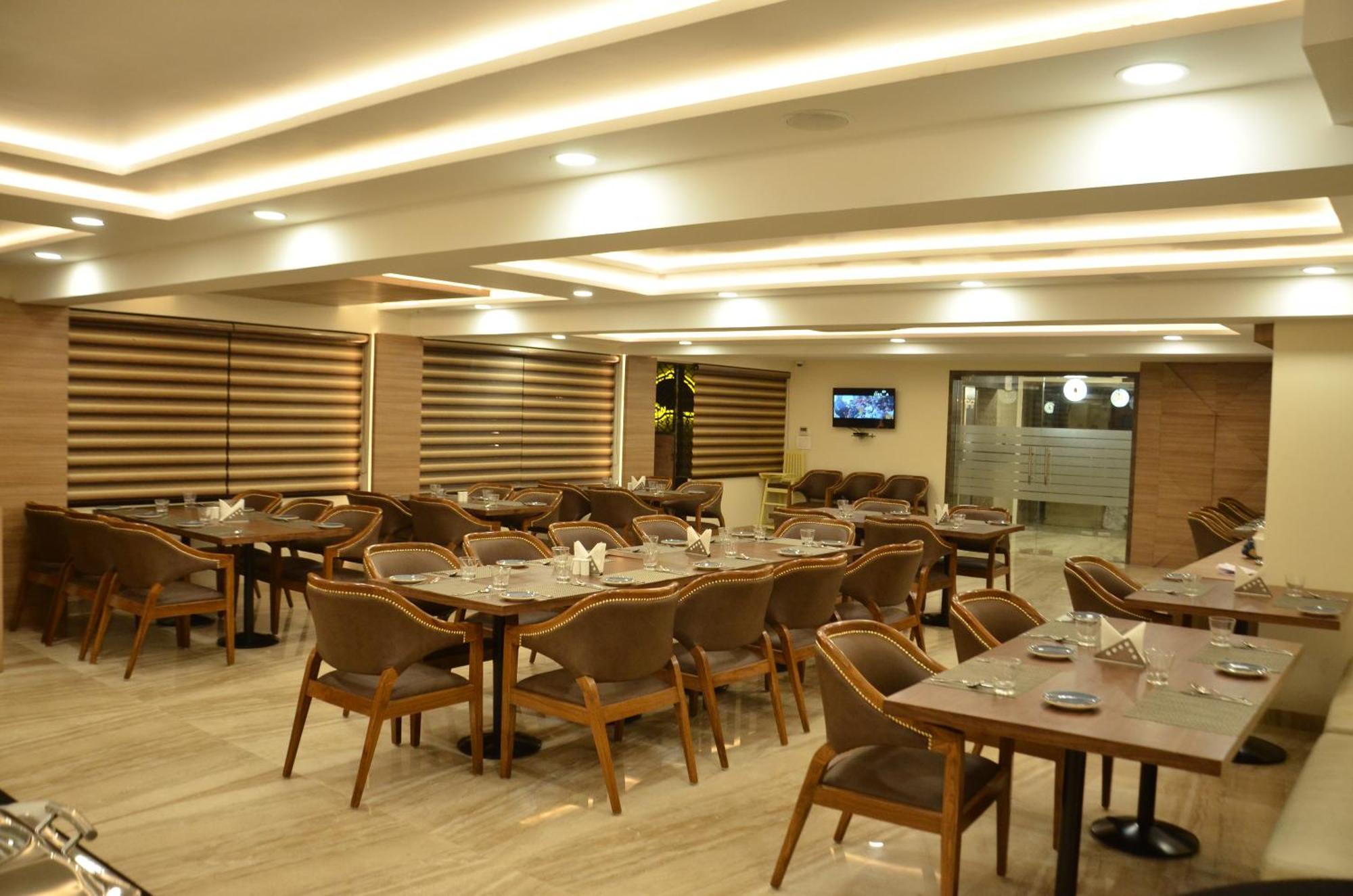 The Ved Mantra Hotel Gwalior Exterior photo